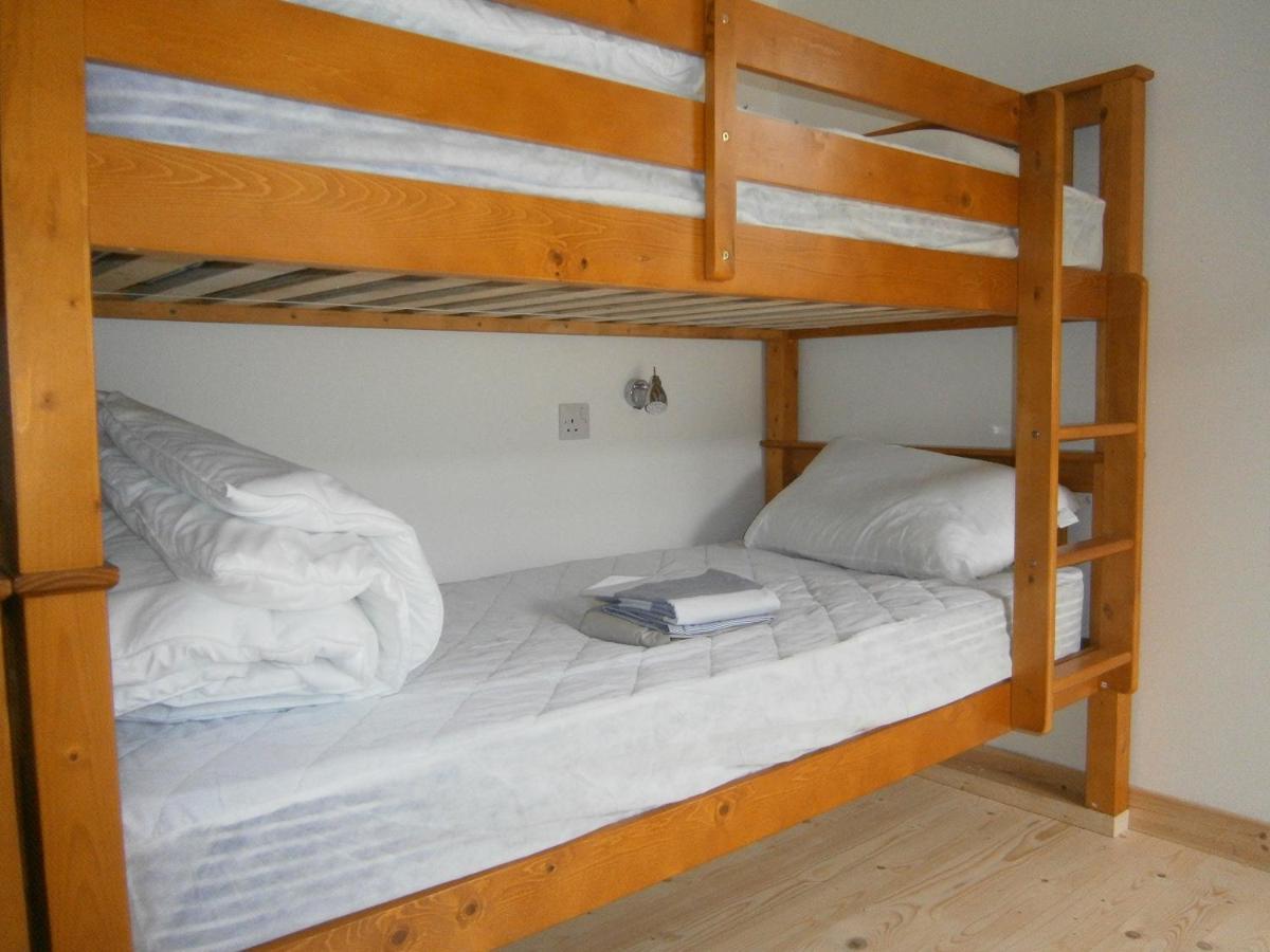 Otter Bunkhouse Hostel Cairisiadar Екстериор снимка
